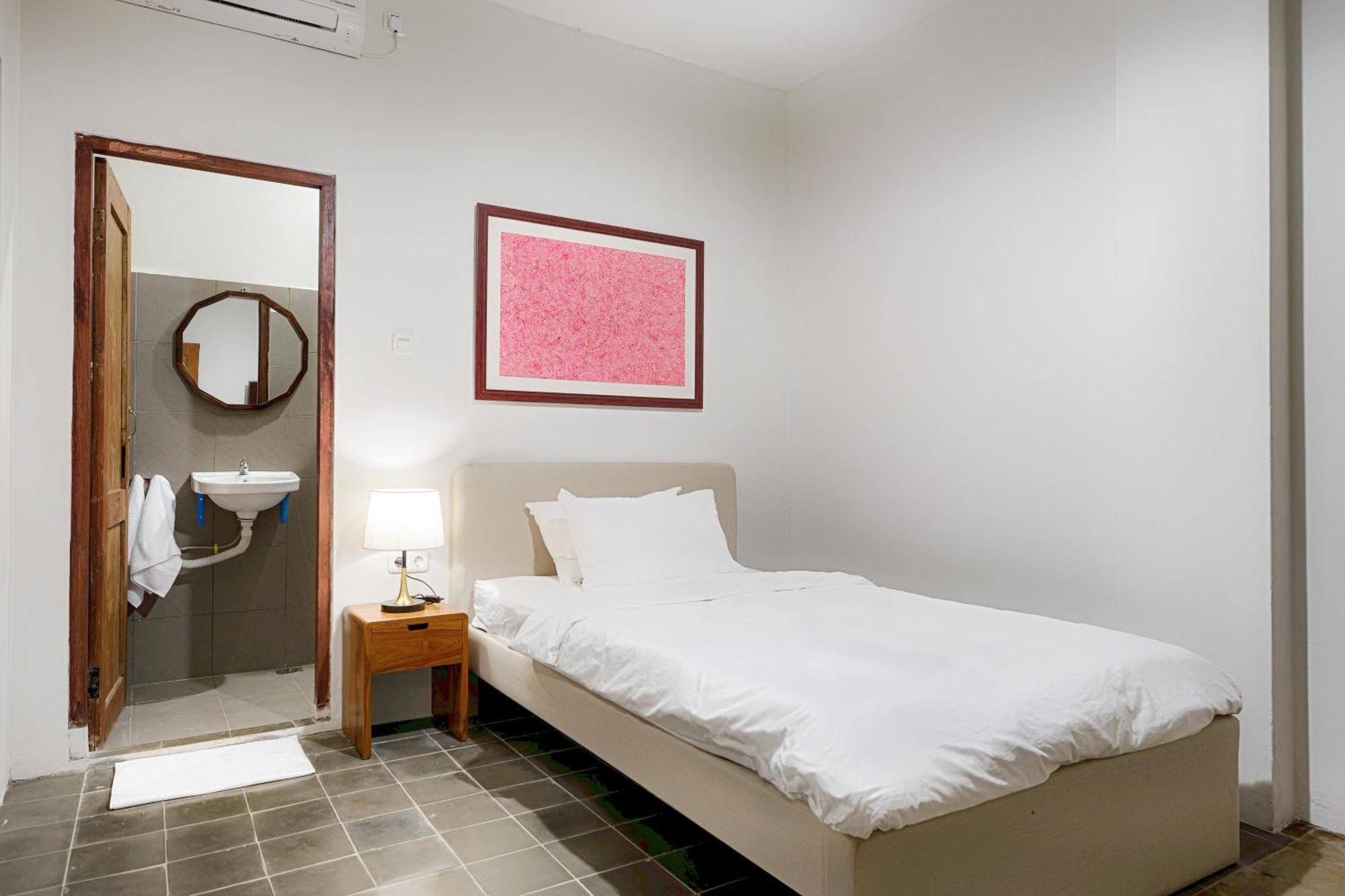 Entire Heritage Family Friendly In The Center Of Yogya With Swimming Pool - Up To 9 People Yogyakarta