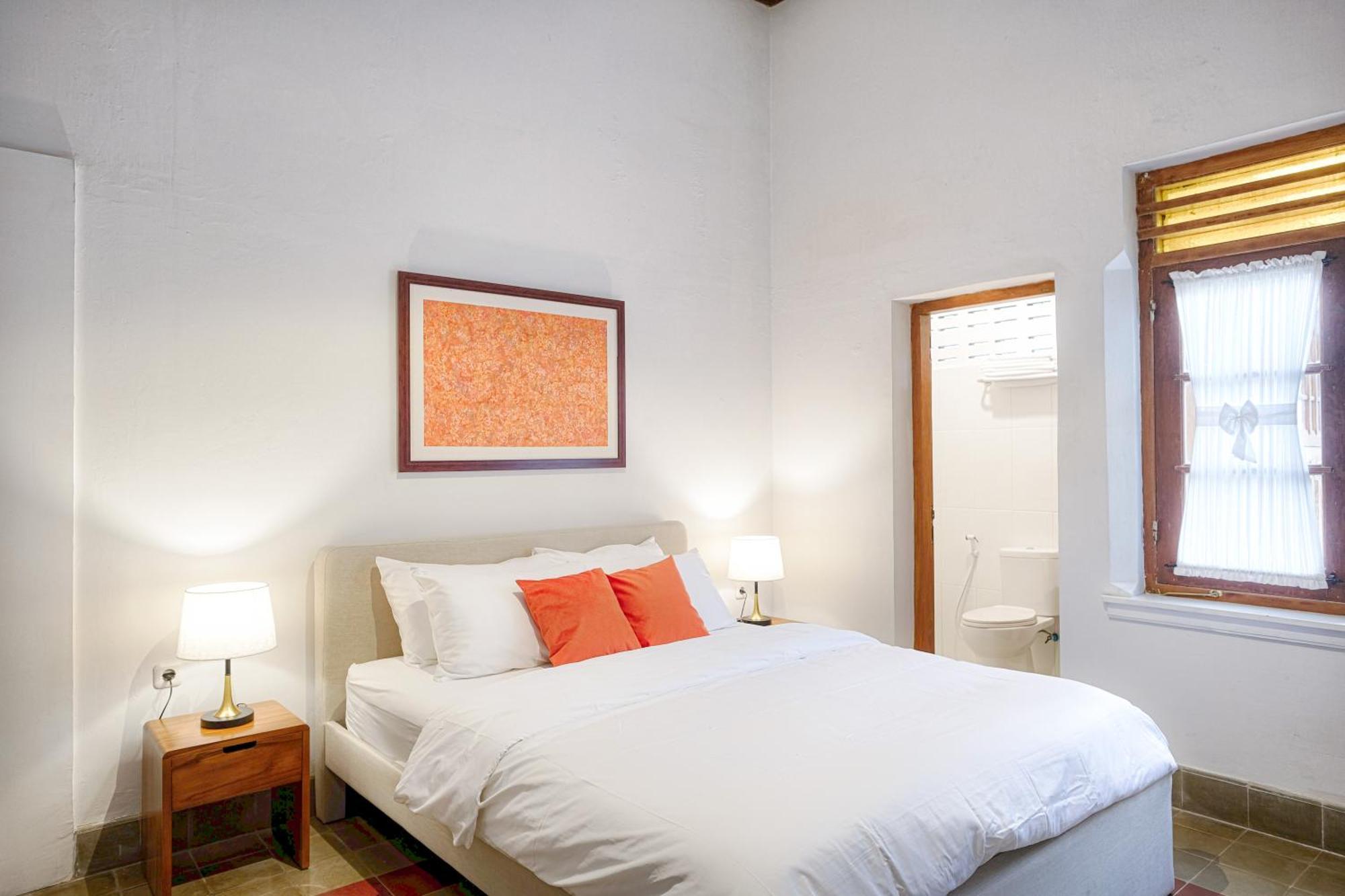 Entire Heritage Family Friendly In The Center Of Yogya With Swimming Pool - Up To 9 People Rumah liburan *