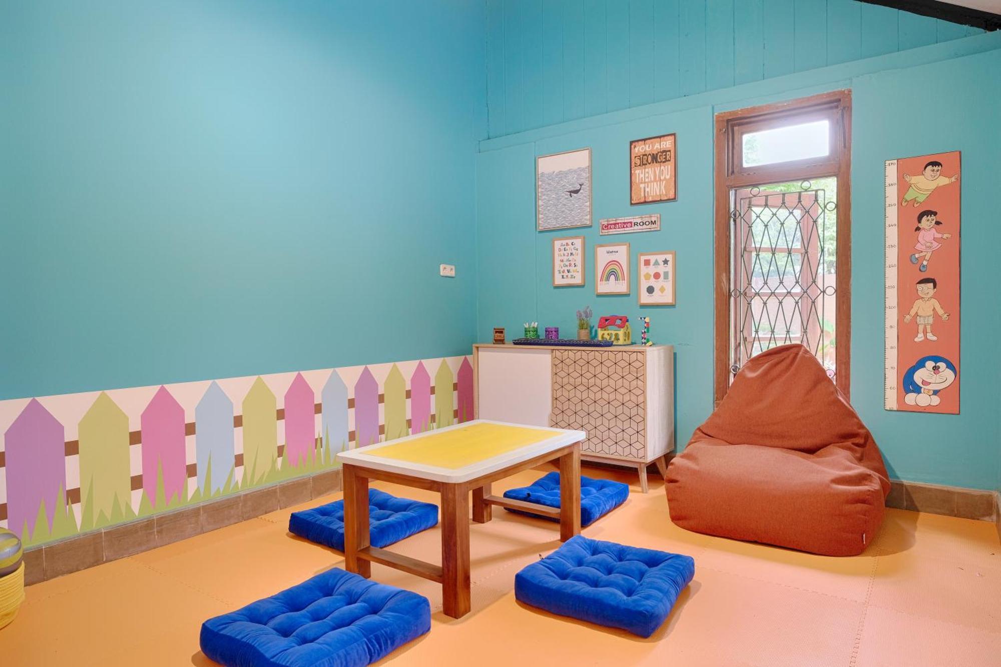 Entire Heritage Family Friendly In The Center Of Yogya With Swimming Pool - Up To 9 People Rumah liburan