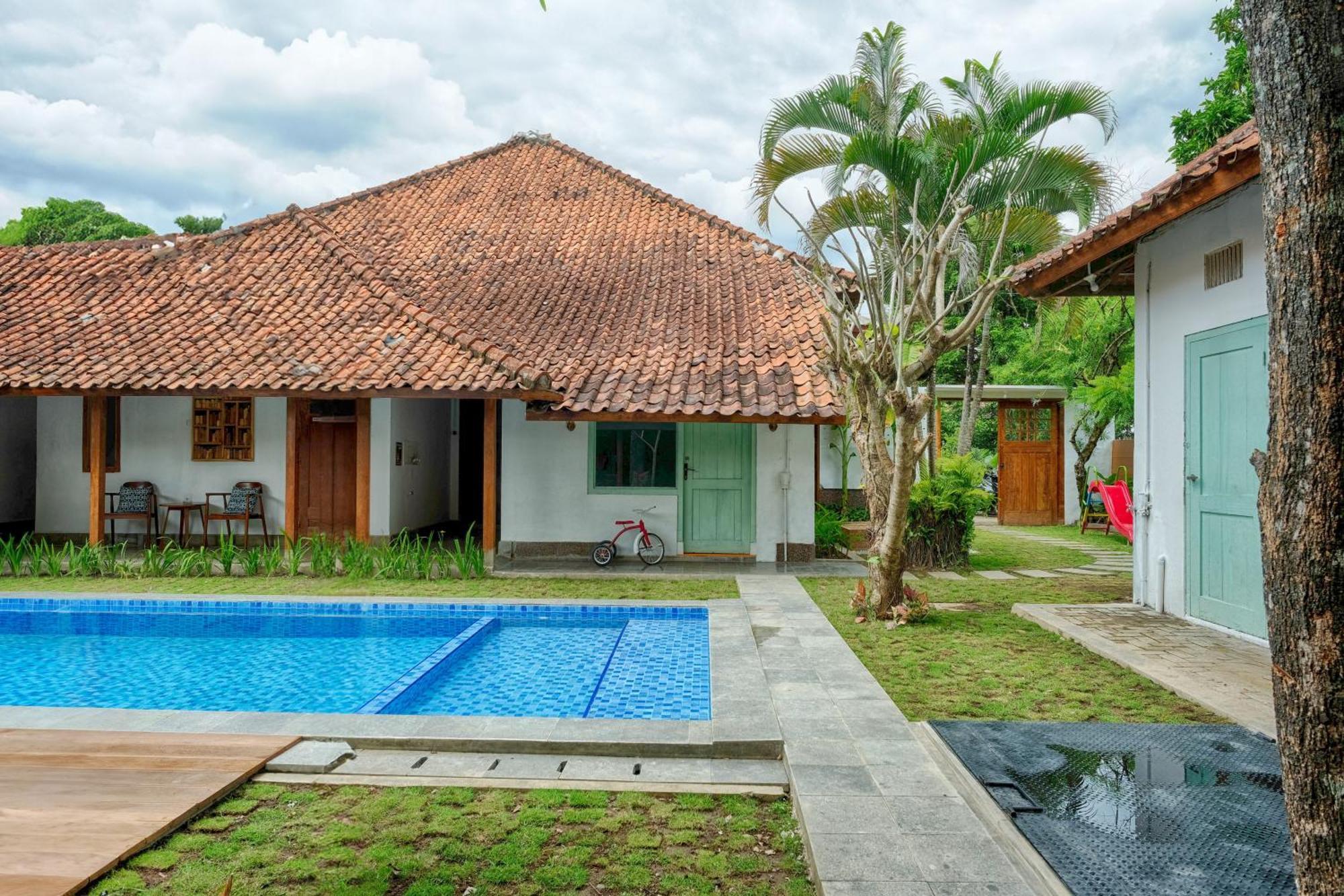 Rumah liburan Entire Heritage Family Friendly In The Center Of Yogya With Swimming Pool - Up To 9 People Yogyakarta
