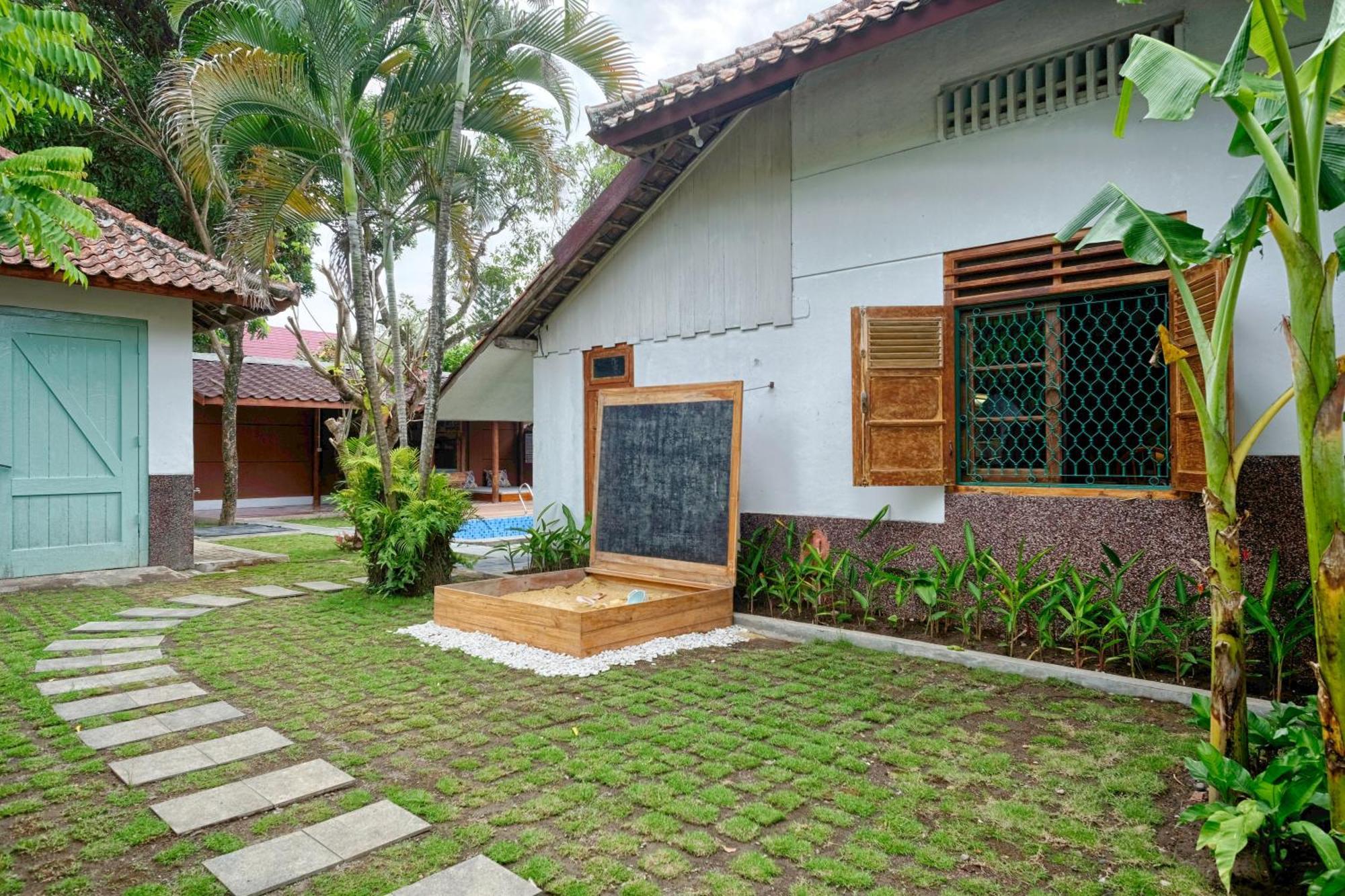 Entire Heritage Family Friendly In The Center Of Yogya With Swimming Pool - Up To 9 People *