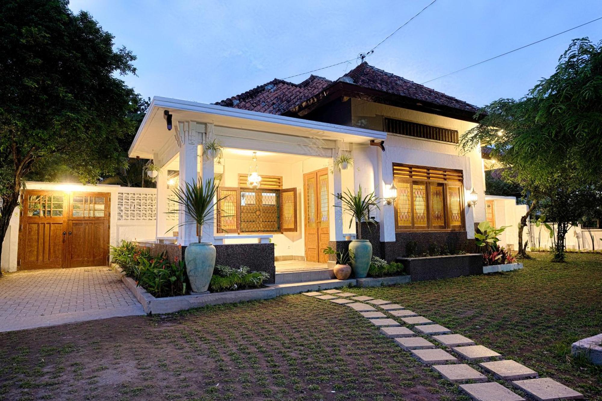 Entire Heritage Family Friendly In The Center Of Yogya With Swimming Pool - Up To 9 People Rumah liburan Yogyakarta
